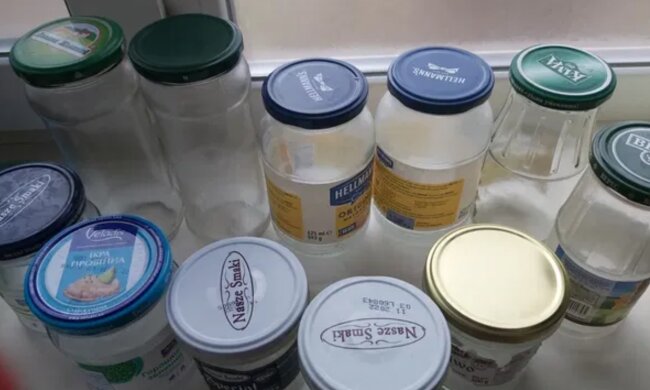 Банки з гвинтовими кришками, скріншот: YouTube