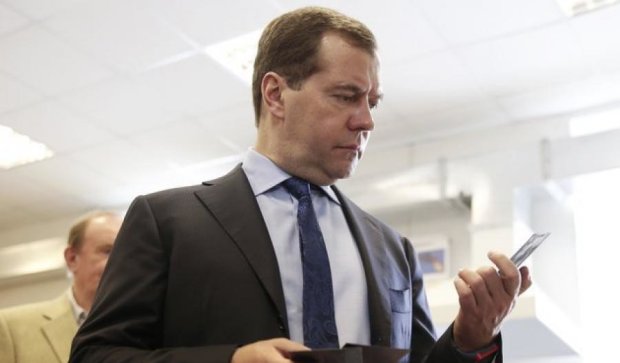 Путин поручил Медведеву снизить смертность в России