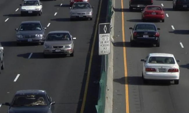 Новий знак - білий ромб - на дорогах, зображення з вільних джерел