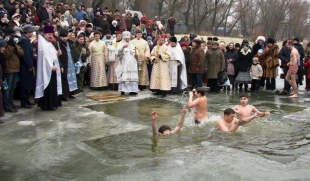 Священники советуют отказаться от купания на Крещение