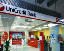 СБУ обшукує UniCredit банк  в Києві