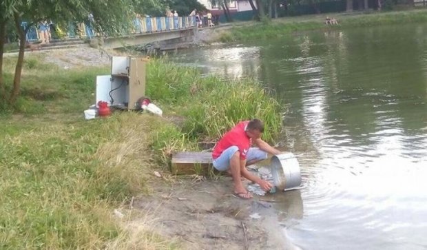 Як миють обладнання київські продавці вуличної їжі (ФОТО)