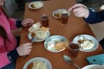 Родителям показали, чем кормят детей в школах: "Способствует развитию неврозоподобных состояний"