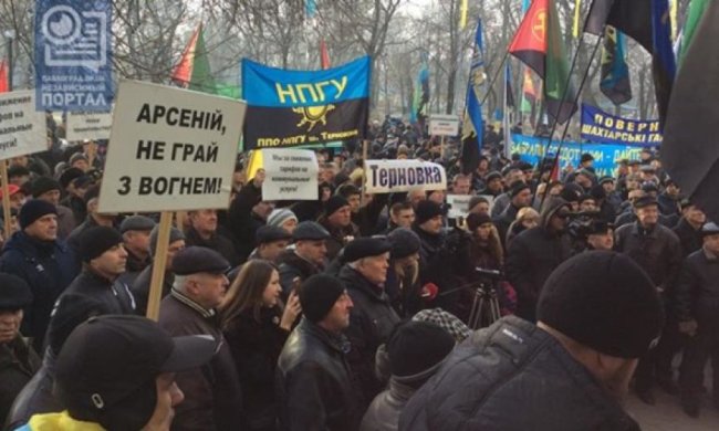 Шахтарі бунтували проти Порошенка (фото, відео)