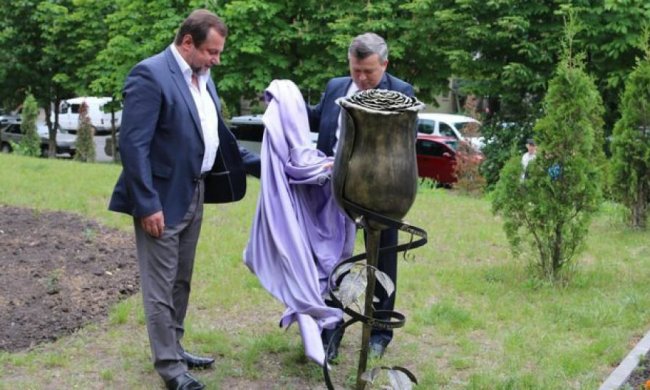 Донеччани подарували Вінниці гігантську троянду