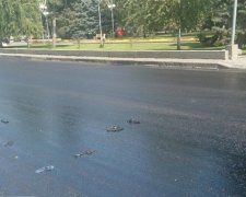 Асфальт позбавив волгоградців взуття