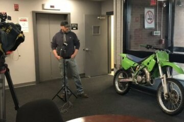 Чоловік з мотоциклом, фото: Hartford Police