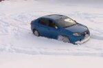 Автомобіль у снігу, кадр з відео