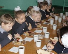 Школярі об'їдають владу? Чиновники готують скандальне нововведення