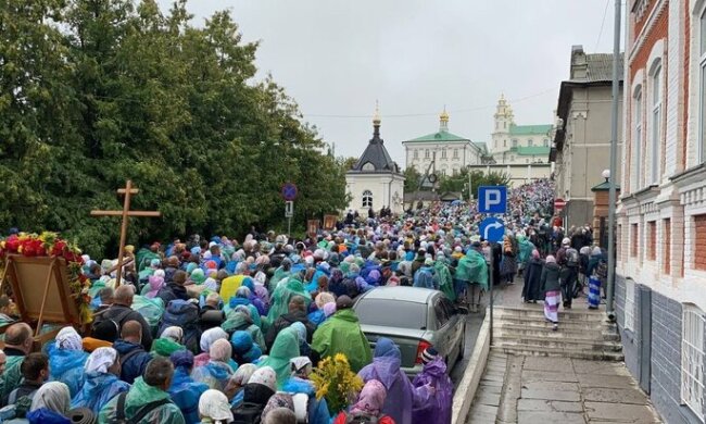 хресна хода у Почаївській лаврі