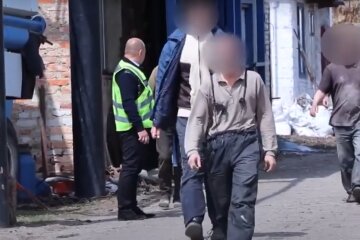 На Харківщині накрили ферму з виснаженими рабами - працювали з-під палиці за тарілку супу