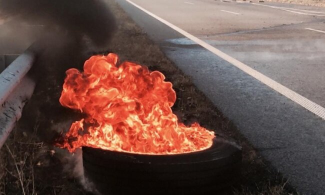 На трасі Харків-Київ згорів пасажирський автобус (фото)