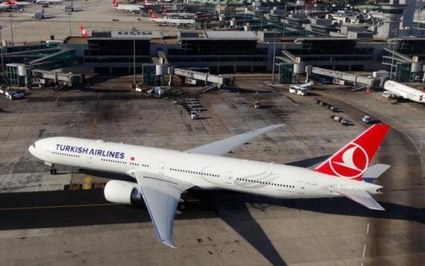В Стамбуле столкнулись пассажирские самолеты: первые подробности