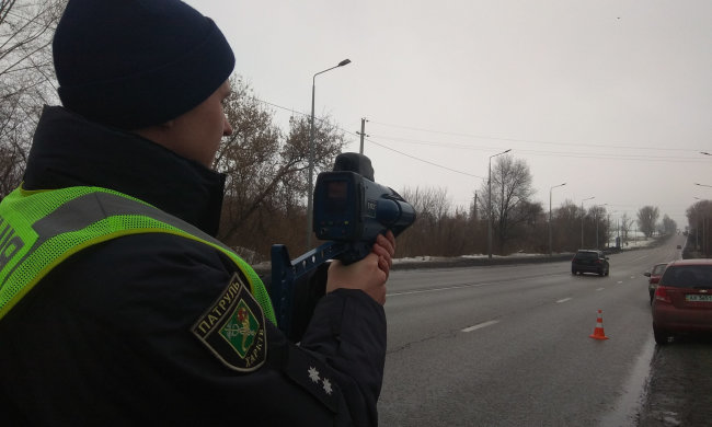 Українським "шумахерам" на замітку: патрульні почали користуватися радарами TruCam