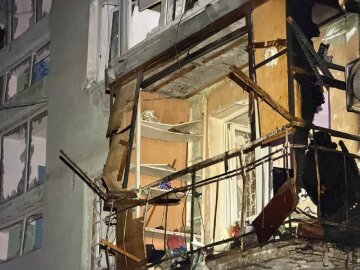 Пошкоджена багатоповерхівка в Одесі після удару дрона