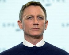 Джеймсу Бонду подарували українську вишиванку (фото, відео)