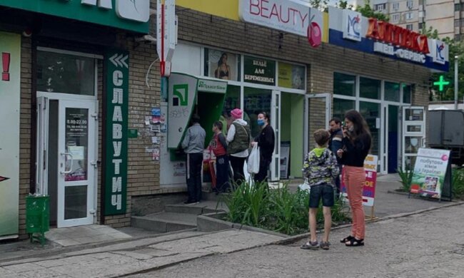Українець взяв кредит у Приватбанку і залишився "голим": "Погрожували і ображали"