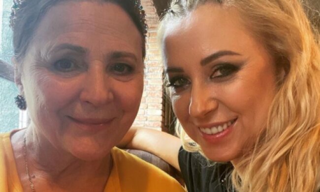 Тоня Матвиенко с мамой, фото с Instagram