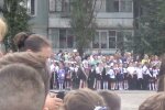 У Маріуполі малолітки побили школярку на камеру, не поділивши хлопця - "Добивай її!"