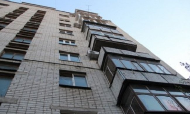 В столице мужчина чудом выжил после падения с 11 этажа