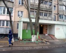 Ліфт ледь не поховав одеситку з маленькою донькою