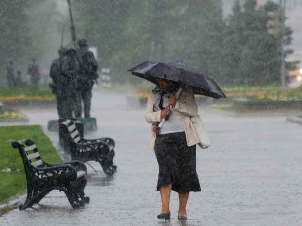 Погода у Львові на 17 червня: стихія охолодить "гарячі голови" українців, діставайте парасолі