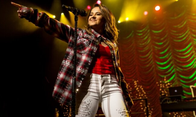 Мир будет защищать первая супергероиня-лесбиянка