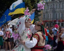 День Конституції 2018: коли і скільки святкуватимуть українці
