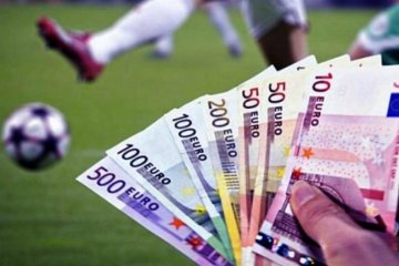 Россиянин украл на работе деньги и проиграл их букмекерам