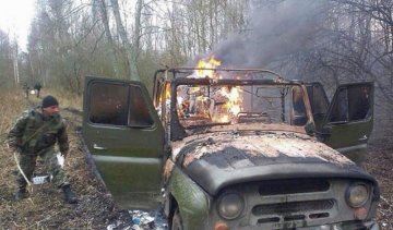 Як контрабандисти тікали і спалили свою автівку (фото, відео)