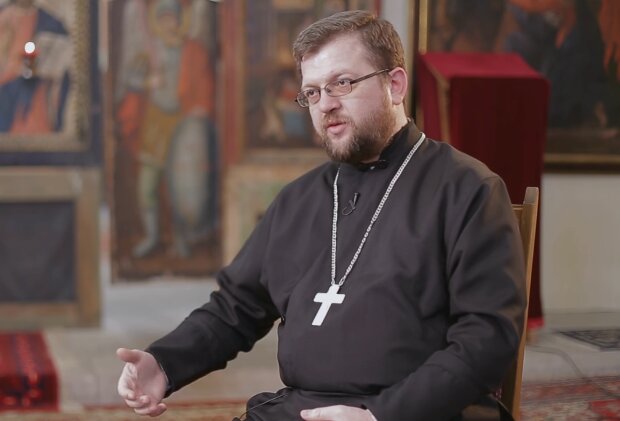 Священник, кадр из интервью