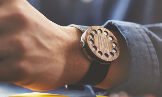 Американская компания создала необычные деревянные часы (фото)