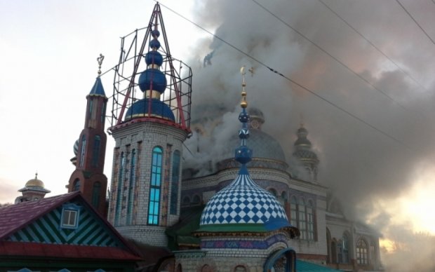 В российской Казани вспыхнул храм: опубликовано видео