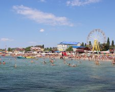 Відпочинок на Азовському та Чорному морі: як доїхати з Києва і скільки доведеться викласти за квитки