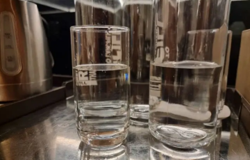 Стакан воды, изображение из свободных источников