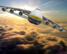 Приголомшливу посадку української "Мрії" у тумані показали на відео