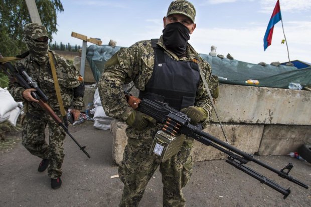 Боевики цинично выпустили ракету по украинским воинам, которые везли еду в школу