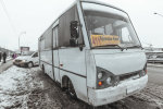 Маршрутка-вбивця ледь не розчавила жінку: її врятувало лише диво