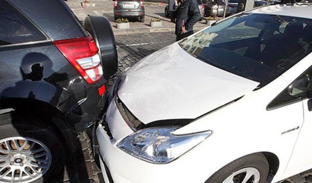 Авария на Крещатике: авто МВД врезалось в легковушку (фото)