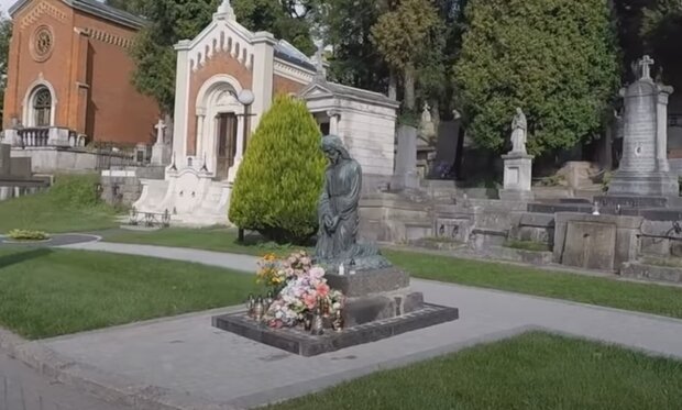 Гроб, макияж и отпевание – украинцам рассказали, во сколько обойдутся похороны