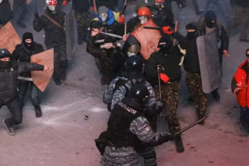 Нове відео, як під час Майдану "Беркут" по звірячому лупцював журналістів (відео)