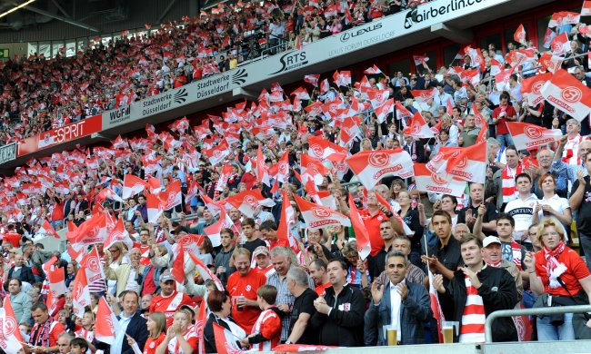 Сім келихів пива і хот-доги за один раз: фанат став героєм соцмереж