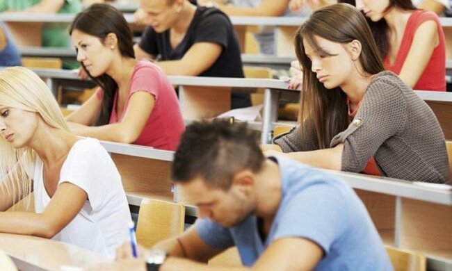 Готовьте денежки: количество бюджетных мест в украинских вузах резко сократили