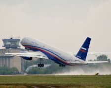 На борту літака Медведєва сталась НП