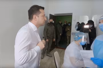 Зеленський вакцинувався від covid-19, скрін з відео