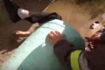 Рятувальники дістали першокласника з бетонної урни (відео)