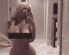 Интернет порвало обнаженное селфи Кардашьян (фотожабы)