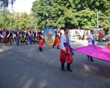 Під Харковом спішно встановлюють техніку, в місто їдуть танки: що відбувається