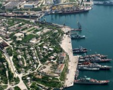 На узбережжі Севастополя розлилася нафта