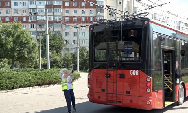 Водійка тролейбусу: фото скрін Ютуб